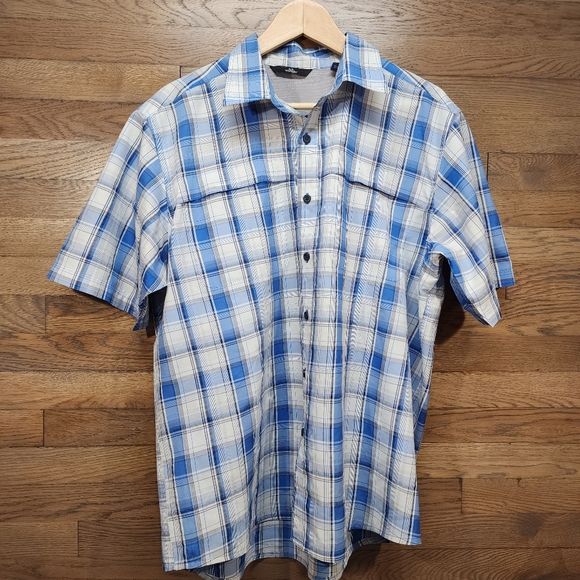 LOT OF 2 Wrangler Short Sleeve Button Down Shirt Men’s Size  1 XL, 1 L - Picture 2 of 7